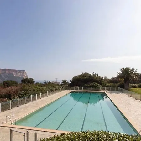 Studio Cassis Calme Et Vue De Reve Idealement Place !